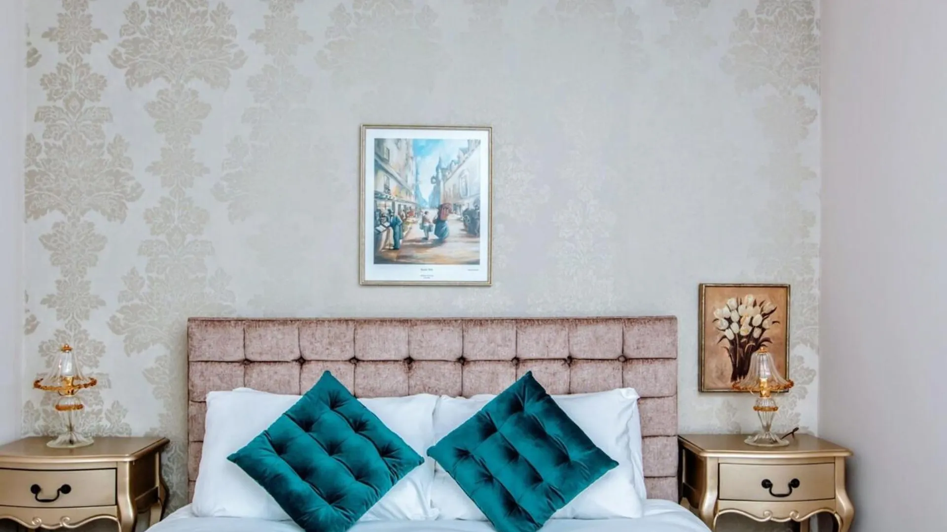 Boutique Apartment On Royal Mile - Sleeps 4 Edinburgh